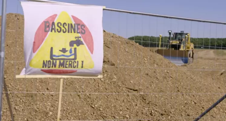 Le chantier de la première bassine de la Sèvre Niortaise à Mauzé-sur-le-Mignon a commencé.