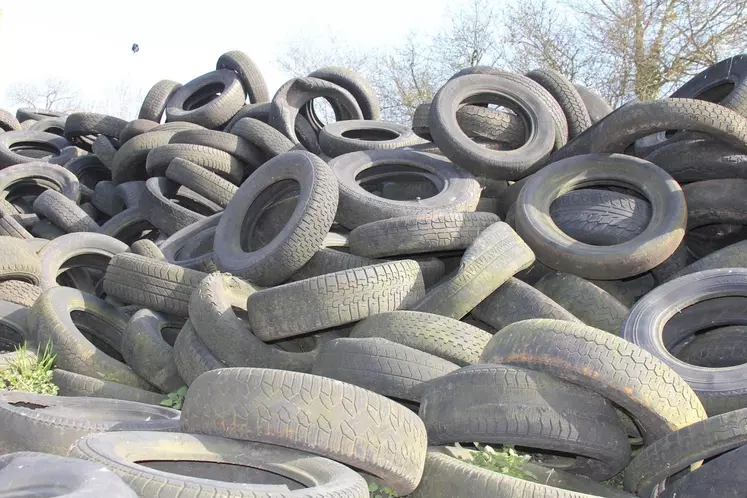 Les manufacturiers s'engagent à collecter et valoriser les pneus usagés.