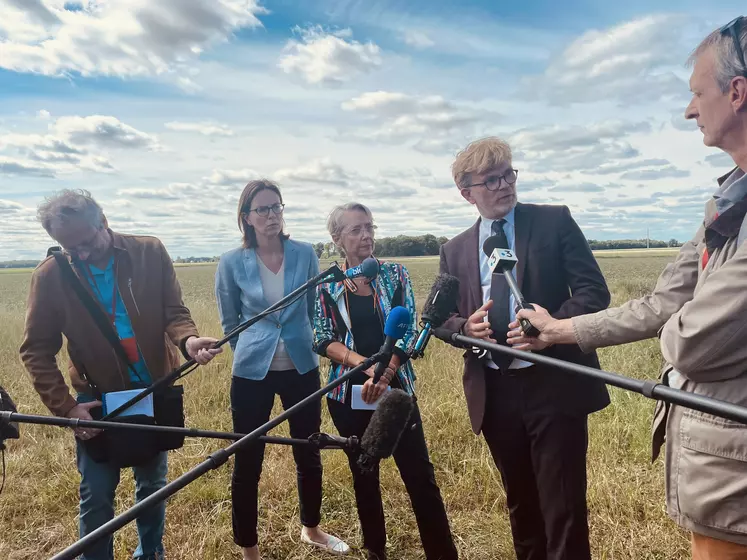 Elisabeth Borne, Marc Fesneau et Amélie de Montchallin le 26 mai 2022 dans le Loiret.