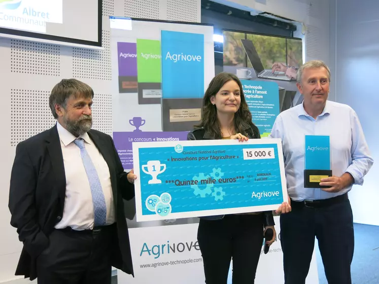 : Julie et Christian Davico, 1er prix du concours Agrinove 2019 avec l’entreprise Ombrea, avec Gilbert Grenier, professeur d’automatique et machinisme à Bordeaux Science Agro.