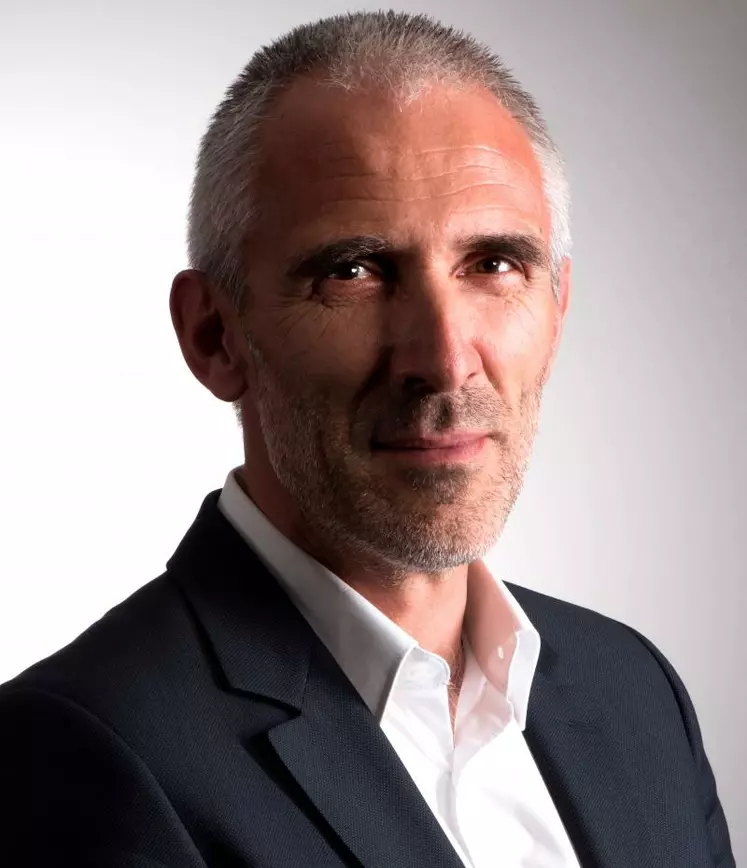 "Comment imaginer éradiquer un virus dont l'origine provient de l'avifaune sauvage ? " interroge Frédéric Grimaud