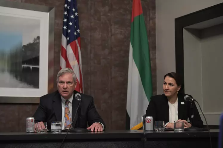 Tom Vilsack, le ministre américain de l'Agriculture et Mariam Almheiri, la ministre émiratie du Changement climatique et de l'Environnement