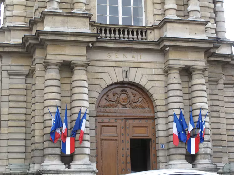 Entrée du Sénat