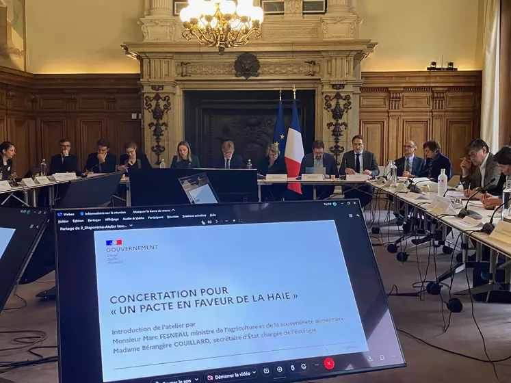 Réunion de lancement de concertation sur le futur pacte en faveur de la haie avec Marc Fesneau et Bérangère Couillard. 
