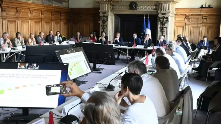 Réunion le 9 juin rue de Varenne avec les acteurs de la filière agricole sur la planification écologique.