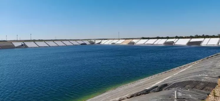 Réserve d'eau de Nalliers, en Vendée, endommagée.