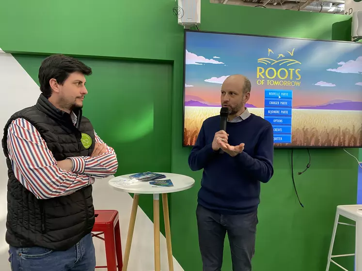 Rémi Duras, président de Demain je serai paysan et viticulteur et Vincent Péguignot, PDG et fondateur de Gamabilis, au salon de l'agriculteur.