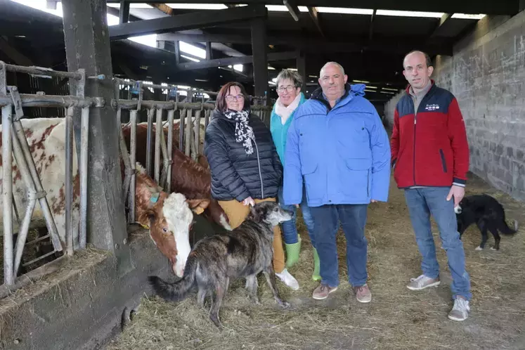 Maeva, Sylvie, et Joël Quéré et Olivier Guyomarch, le frère de Sylvie.