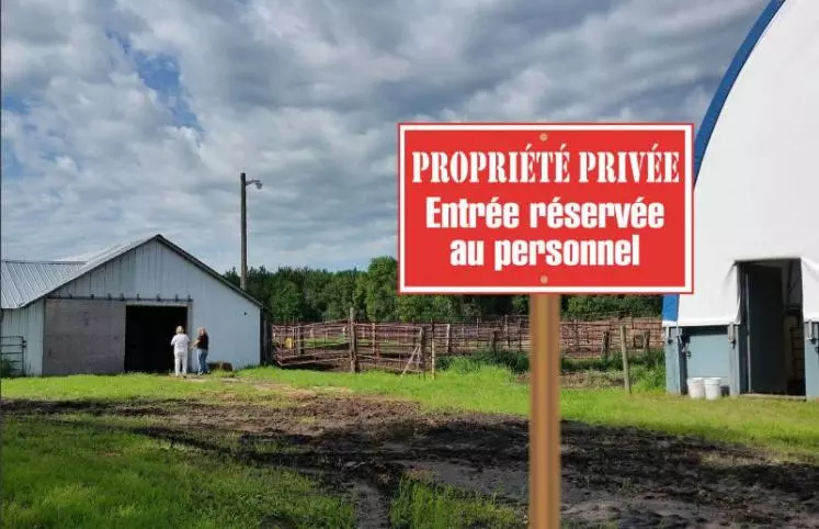 Panneau propriété privée devant un élevage