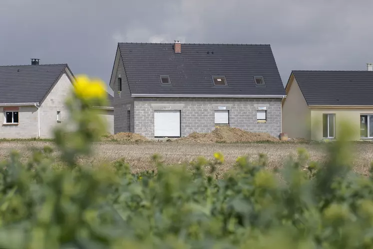 Construction de maisons individuelles sur des terres agricoles