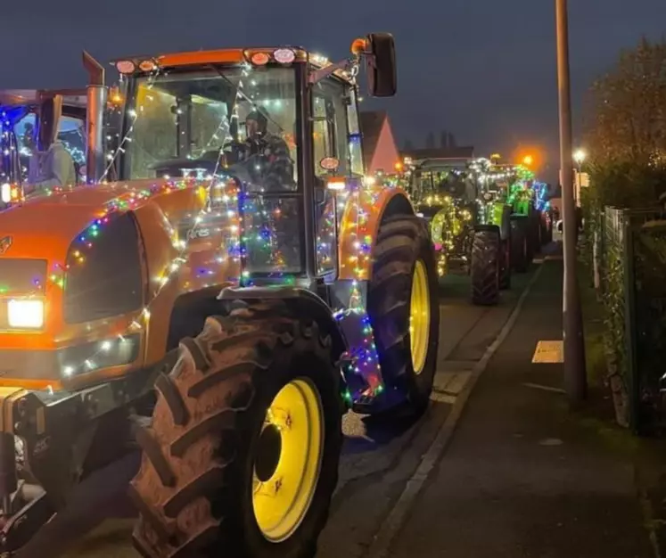 Tracteurs illuminés pour la parade de Noël