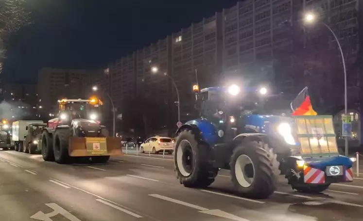 Arrivée de tracteurs dans Berlin