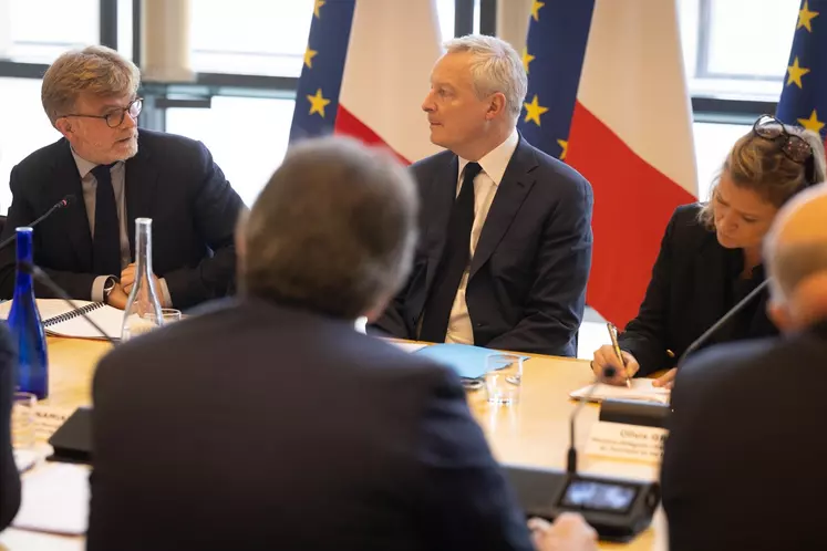 Marc Fesneau et Bruno Le Maire, le 27 février, à Bercy lors d'une réunion avec les banquiers.