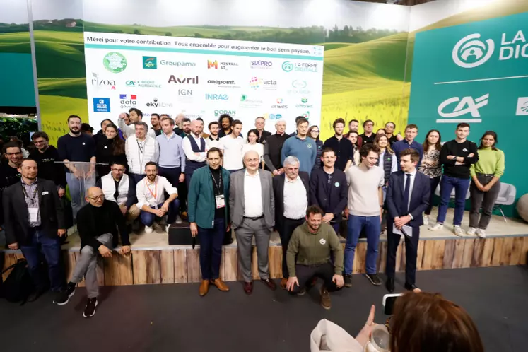 Les participants au hackathon Gaia fêtent le clôture mardi 27 février au Salon international de l'agriculture.