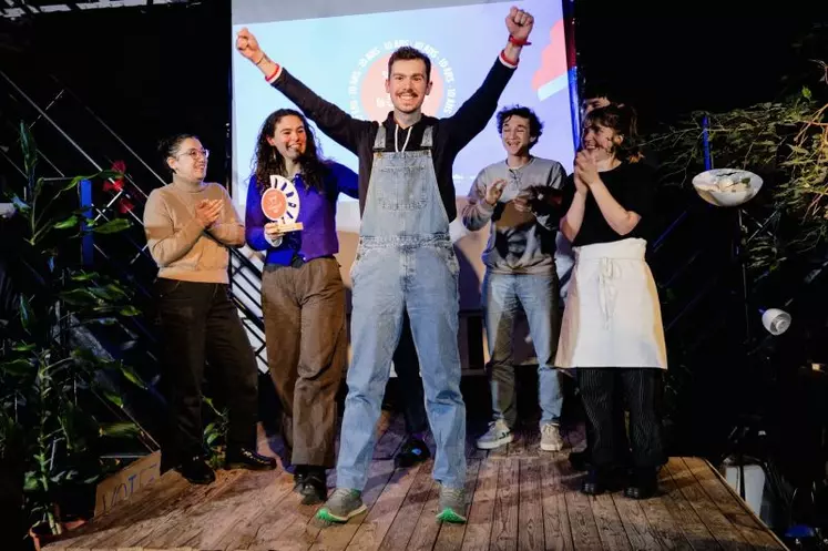 Simon Sabathier a remporté la Social Cup, Coupe de France des Jeunes entrepreneurs sociaux, avec son projet Aqui Ba Pla 