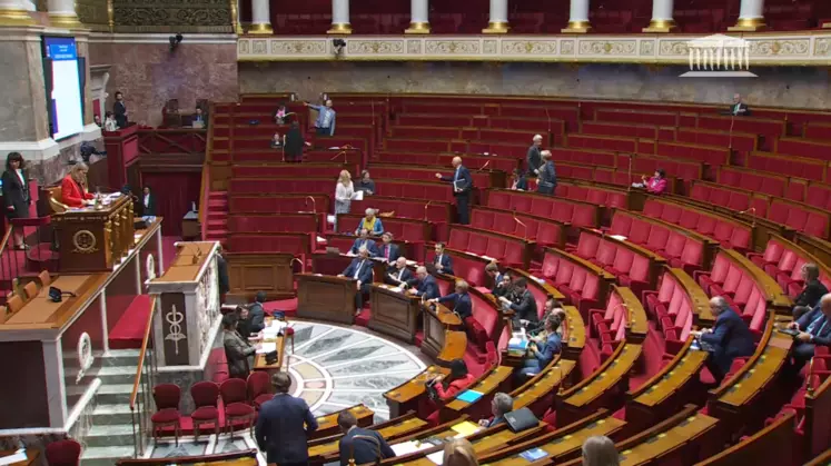 Les députés terminant l'examen du projet de loi d'orientation agricole