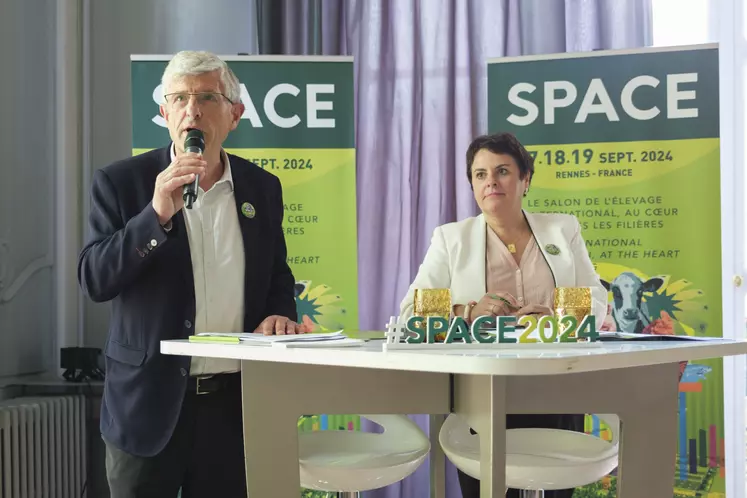 Marcel Denieul, président du Space, et Anne Marie Quéméner, commissaire du salon, lors de la conférence de presse de présentation du Space 2024, le 22 mai 2024 à Paris.