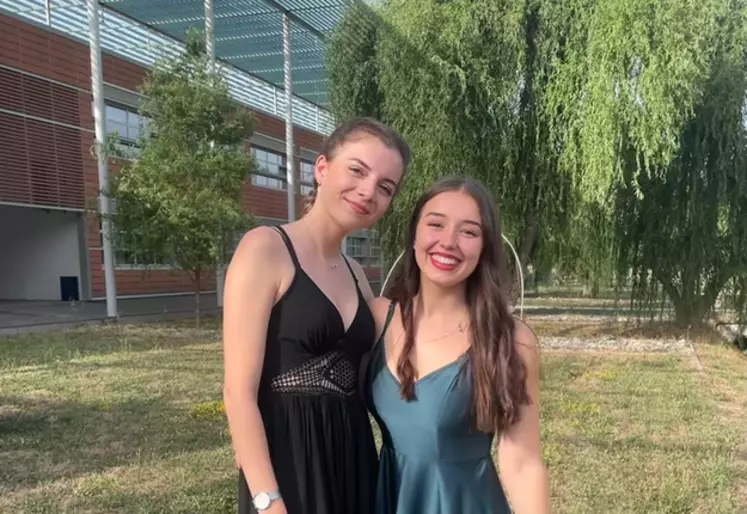 Clara Silveiro et Marnie Atgé, étudiantes à l'École nationale supérieure agronomique de Toulouse (ENSAT).