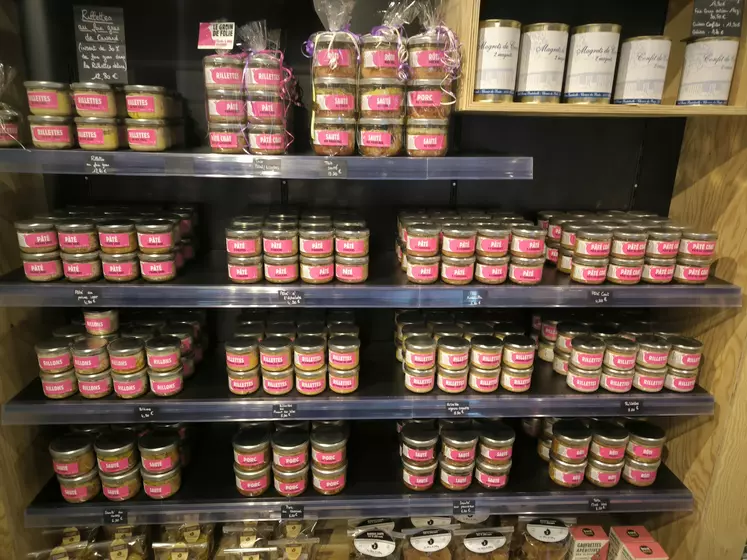 Rillettes et pâtés font partie des produits phares du magasin. 