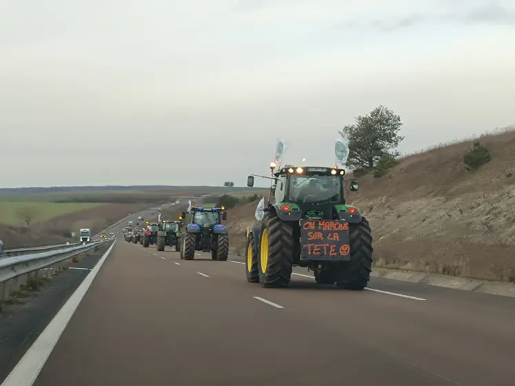  Convoi de tracteurs sur l’A15 fin janvier 2024  