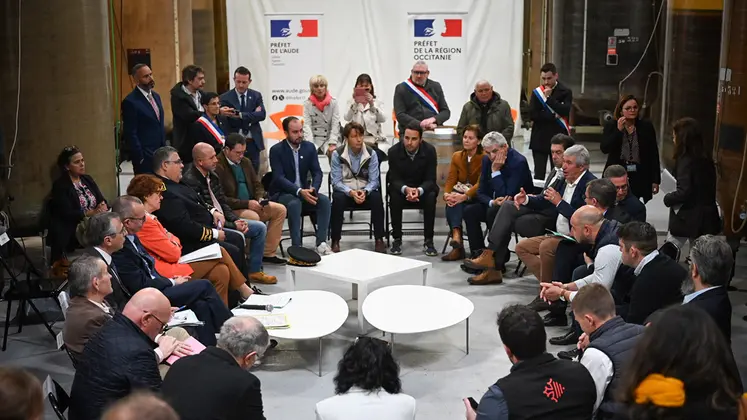 Annie Genevard lors d'une réunion dans le Tarn avec des acteurs de la filière céréalière.