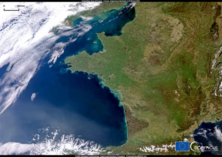 Image satellitaire de la France, sans nuages permettant de bien distinguer l'hexagone.