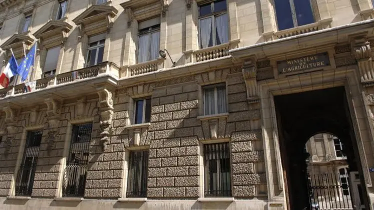 Façade du ministère de l'Agriculture, rue de Varenne à Paris.