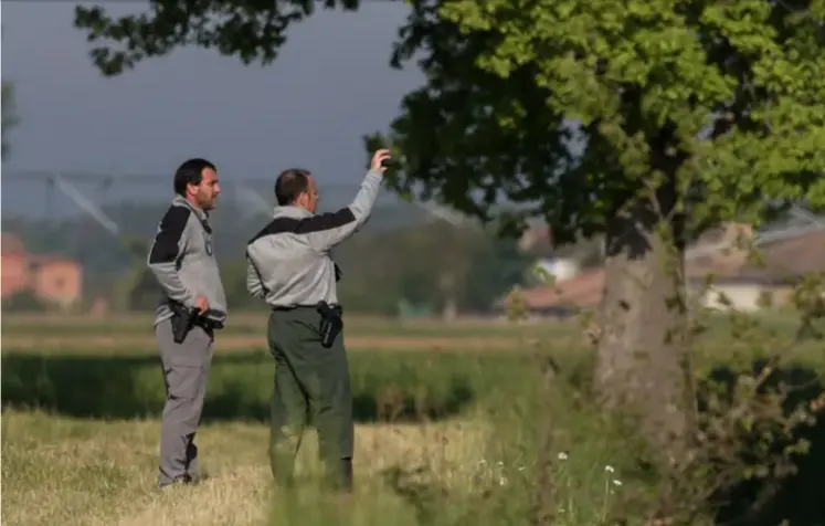 Deux agents de l'OFB sur le terrain