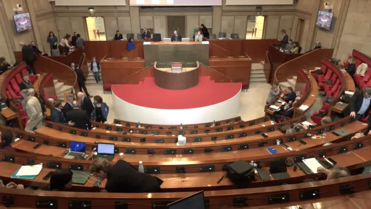 Le Conseil économique, social et environnemental (Cese) en séance plénière le 22 avril, où il a adopté un avis sur l’accès à « une alimentation de qualité en quantité suffisante ». 