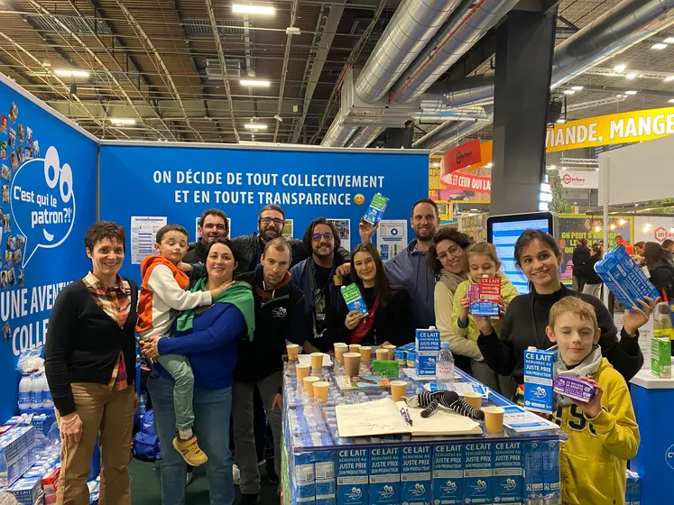 personnes posant sur le stand c'est qui le patron au sia