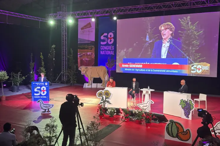 Annie Genevard le 5 juin à Auch devant le congrès des Jeunes agriculteurs.