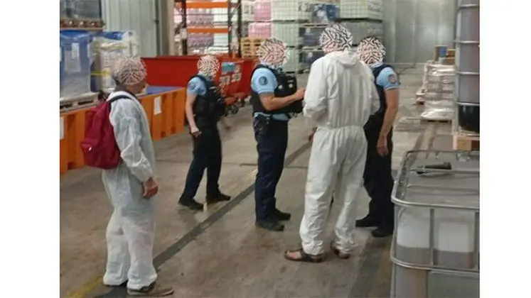 militants et gendarmes sur le site de BASF