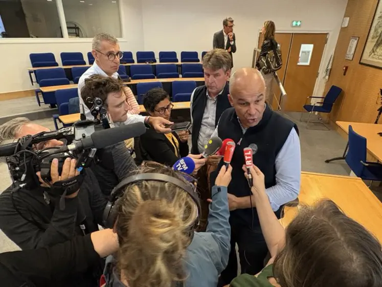 Le président de la FNSEA Aranud Rousseau répond aux questions des journalistes lors de la conférence de presse de rentrée du syndicat le 2 septembre 2025