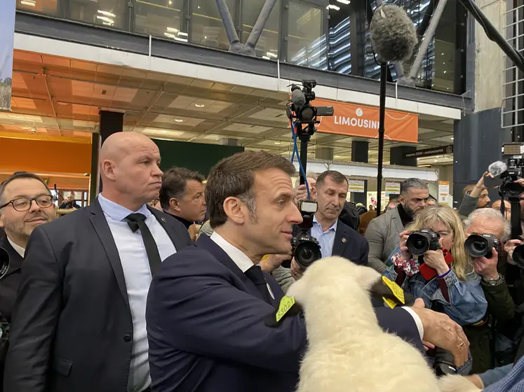 Emmanuel Macron lors du dernier salon de l'agriculture à Paris