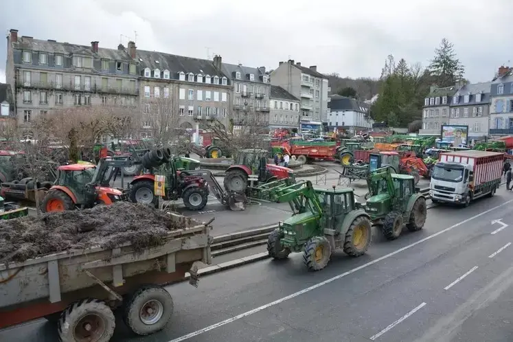 Tracteurs mobilisés au coeur de la ville de Guéret