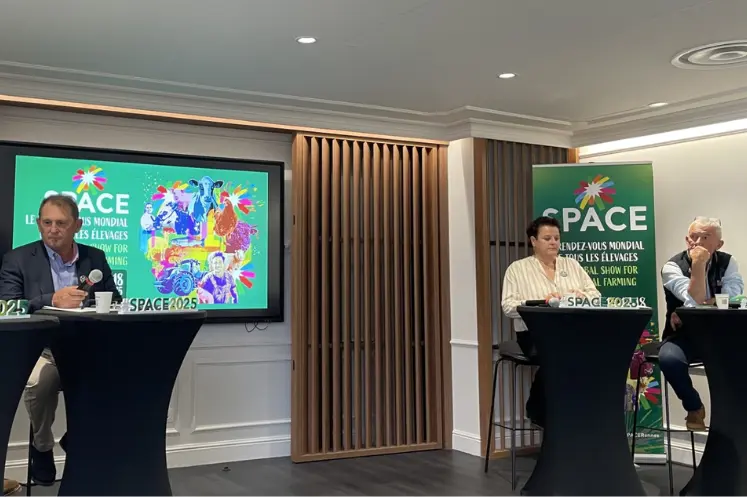 Le nouveau président du Space Didier Lucas, la commissaire général du salon Anne Marie Quéméner et le responsable des présentations animales Jean-Yves Rissel en conférence de presse d'ouverture du Space le 3 septembre à Paris.