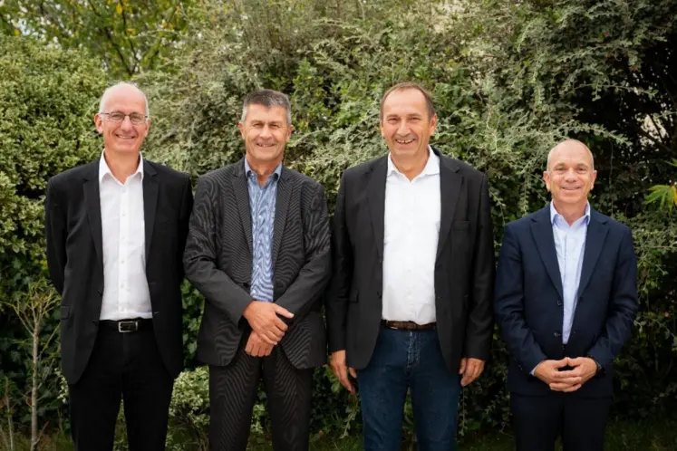 De gauche à droite : Éric Forin, Directeur général de Terrena, Olivier Chaillou, Président de Terrena, Bernard Guillard, Président d’Agrial et Julien Heillaut, Directeur général d’Agrial.