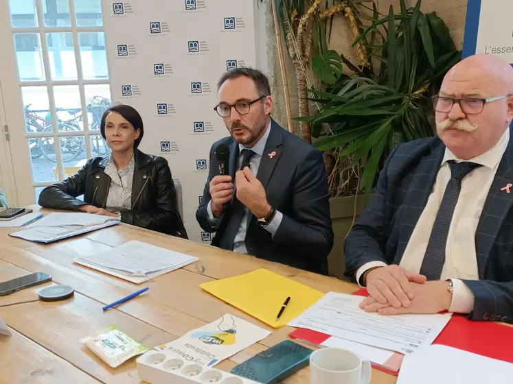 De gauche à droite : Anne-Laure Torrésin, directrice générale, Jean-François Fruttero, président et François Serpaud, premier vice-président de la CCMSA, le 2 octobre à Paris.