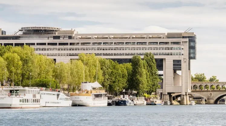  Bâtiment du ministère de l’Economie et des Finances à Bercy