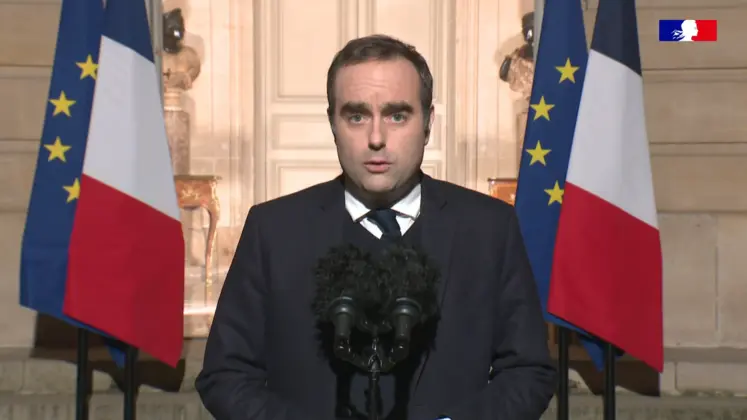 le premier Ministre Sébastien Lecornu s'exprimant le 23 décembre à Matignon sur le budget et l'agriculture.