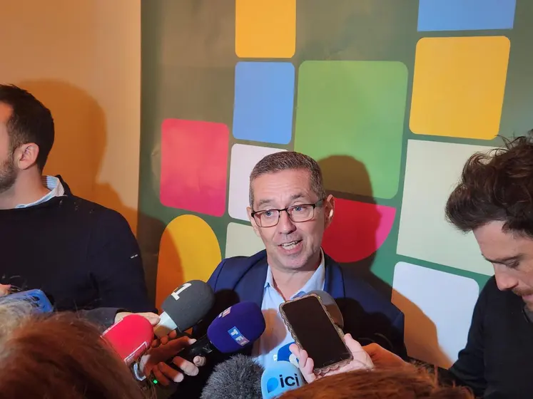 Jérôme Desprey interrogé après la conférence de presse le 13 janvier 2025 à Paris