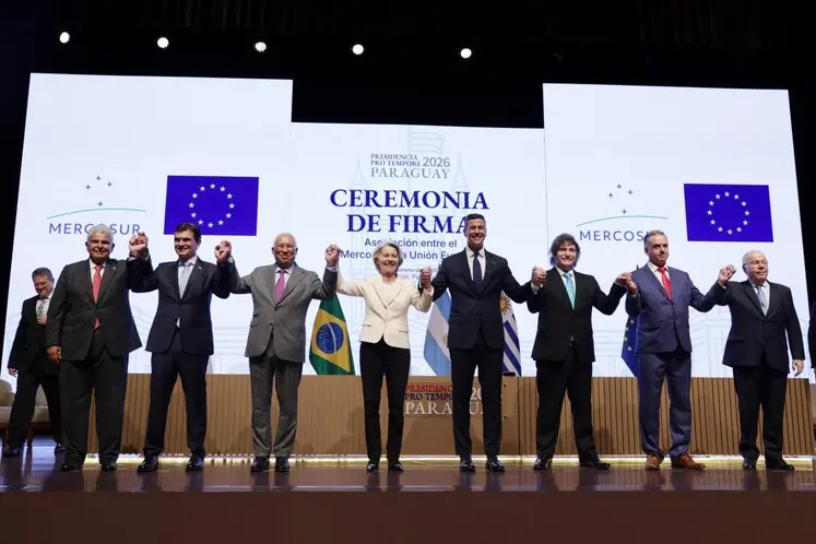     Le samedi 17 janvier 2026, Ursula von der Leyen, présidente de la Commission européenne, à Asunción, au Paraguay, avec António Costa, président du Conseil européen, pour la signature de l'accord de partenariat entre l'UE et le Mercosur.