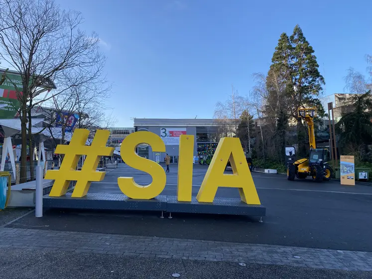 Panneau SIA avec hashtag pour photo réseaux sociaux devant le salon de l'agriculture 