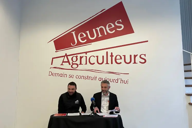 Le président des Jeunes agriculteurs Pierrick Horel et le secrétaire général du syndicat Quentin Le Guillous en conférence de presse à Paris ce 18 février. 
