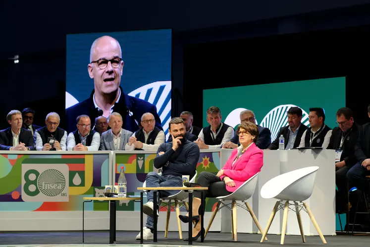 Congrès de la FNSEA à Caen le 2 avril 2026. Discours d'Arnaud Rousseau, président de la FNSEA, devant Pierrick Horel, président des Jeunes Agriculteurs (JA) et Annie Genevard, ministre de l'Agriculture.
