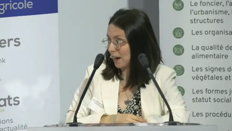   Mathile Hermelin-Burnol, géographe, lors des 23e journées du droit rural à Paris.  