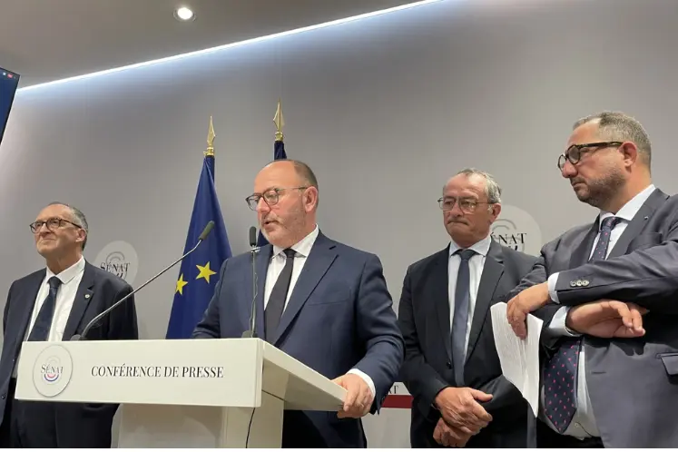 Les sénateurs Bernard Buis, Laurent Duplomb, Henri Cabanel et Franck Menonville en conférence de presse le 2 avril au Sénat. 