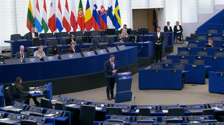 Le commissaire européen à l’Agriculture Christophe Hansen lors de la présentation du plan d’action engrais de la Commission européenne ce 19 mai devant le Parlement européen. 