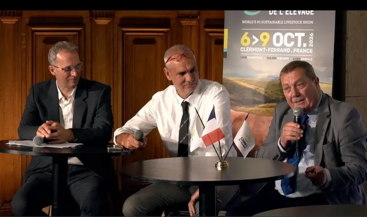 De gauche à droite : Benoît Delaloy, commissaire général du Sommet de l’élevage, Olivier Lasternas, éleveur et président du Herd-Book Limousin, et Jacques Chazalet, président du Sommet de l’élevage. 