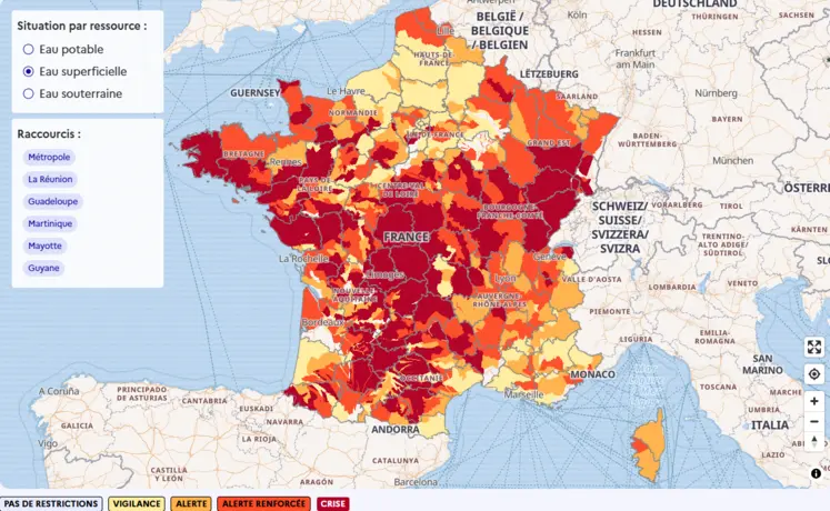 Carte de la situation des eaux superficielles en France au 10 août 2026.&nbsp;